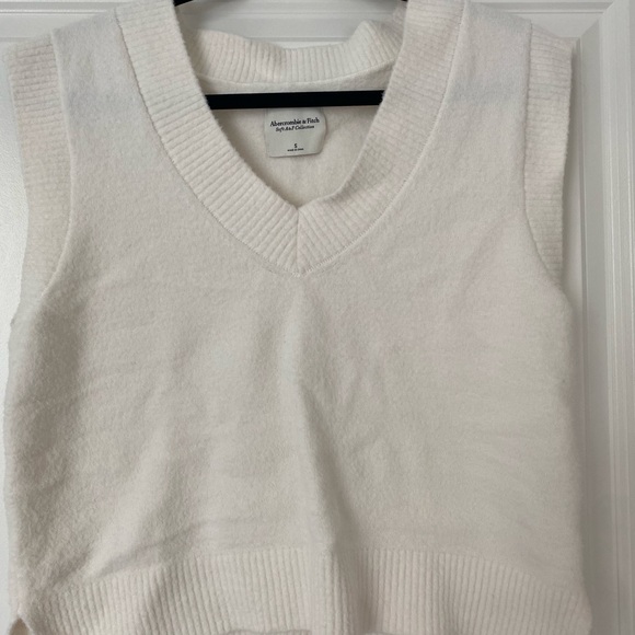 Abercrombie vest - Picture 2 of 3